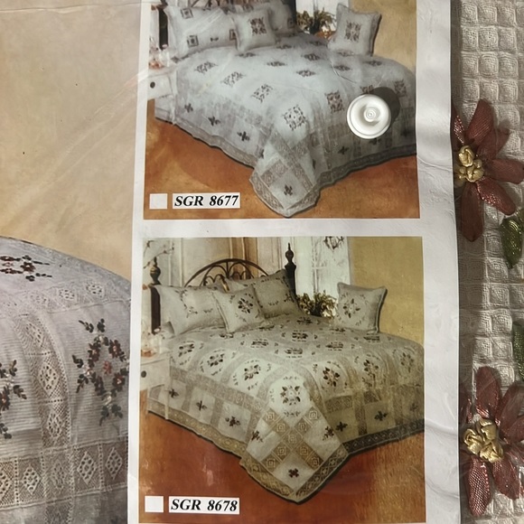 quilt, crocheted & embroidered, floral block pattern; bed cover, coverlet saloon - Picture 7 of 9